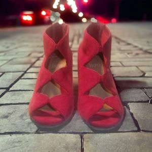 MPO | ✨🌹Red Suede Peep-Toe Diamond-Cut-Out Booties w/ 4" Heel | EUC ✨ 6